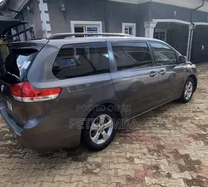 Toyota Sienna 2012 Gray