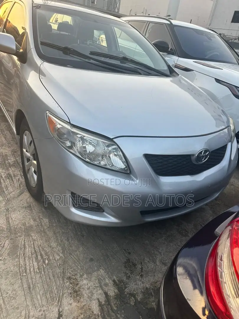 Toyota Corolla 2010 Silver