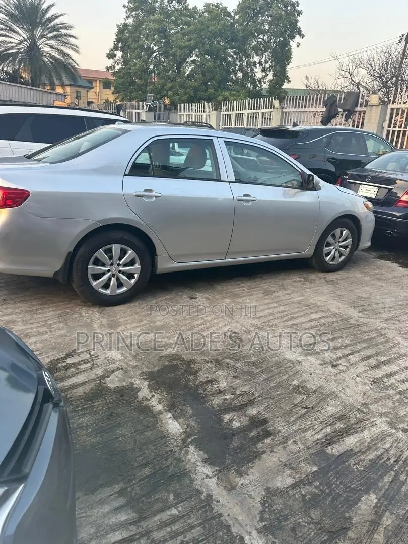 Toyota Corolla 2010 Silver