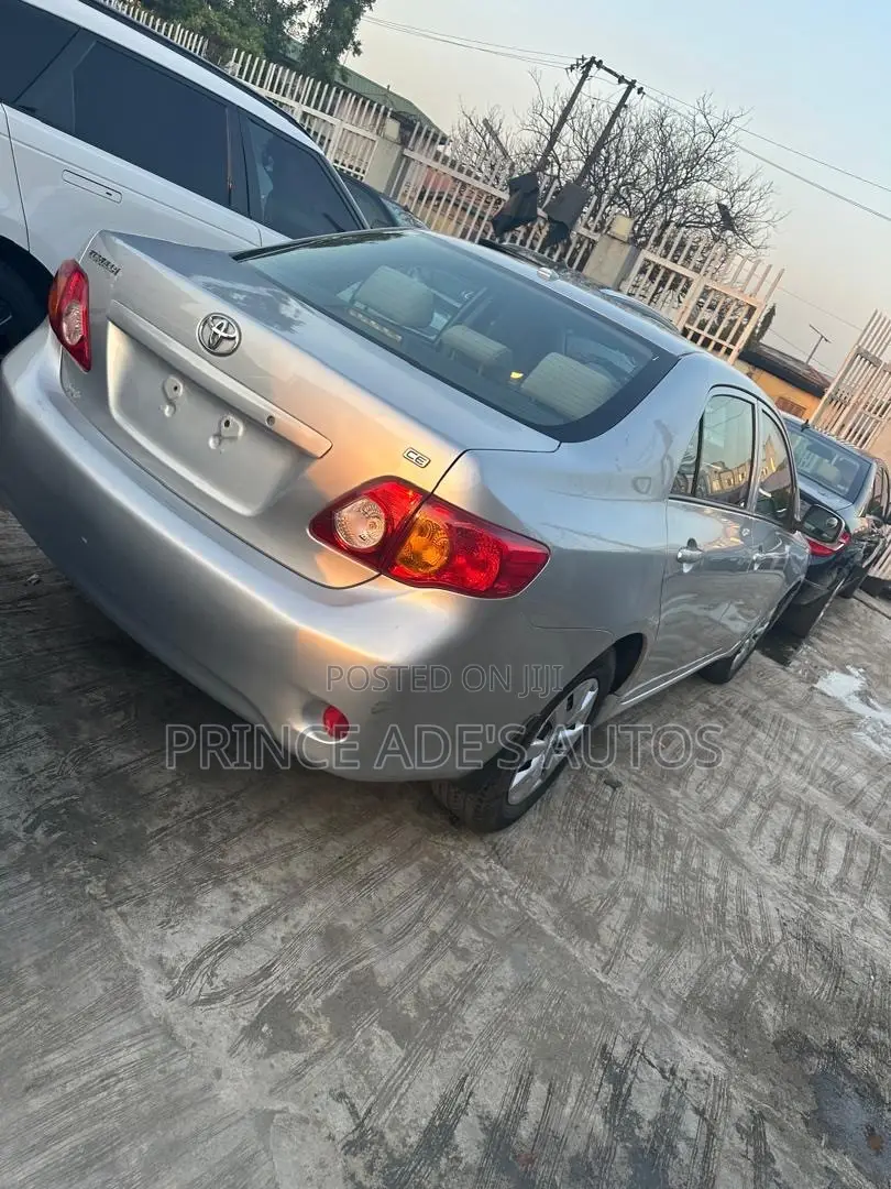 Toyota Corolla 2010 Silver