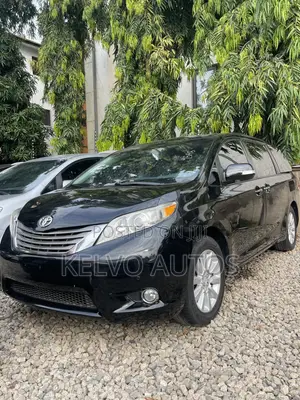 Toyota Sienna LE AWD 7-Passenger 2013 Black