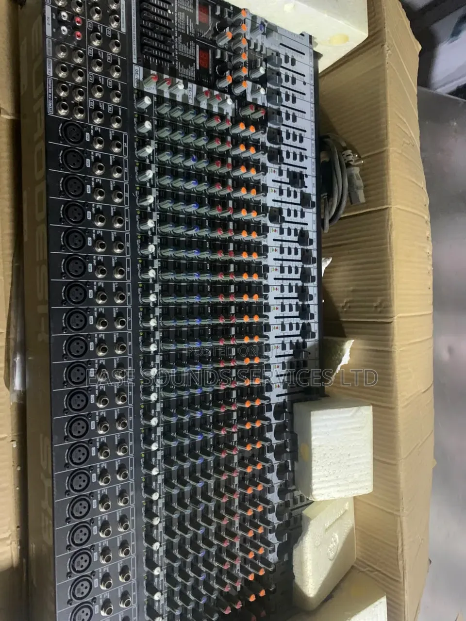 32channels Behringer Mixer