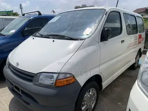 Toyota HiAce 2004 White
