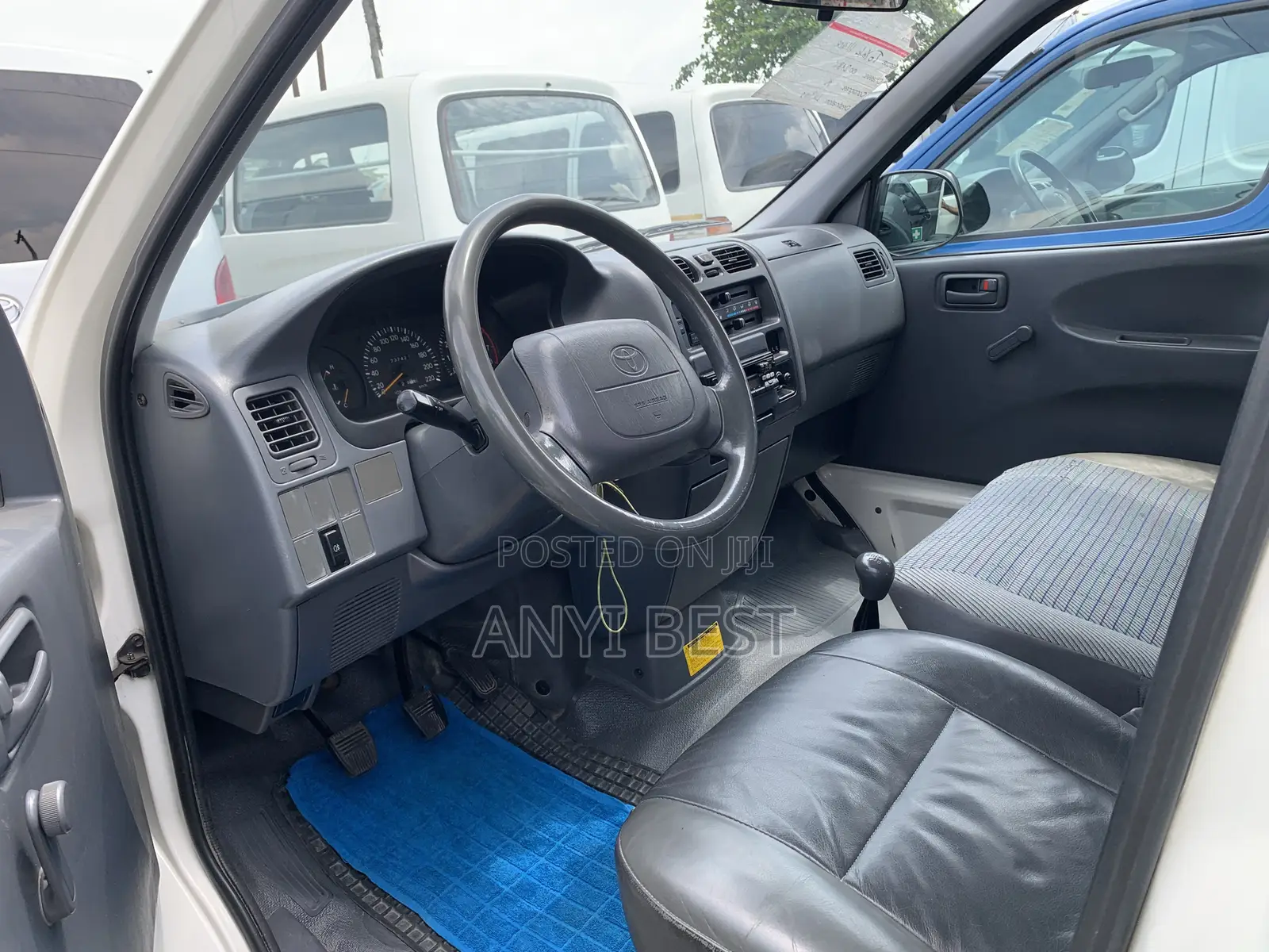 Toyota HiAce 2004 White