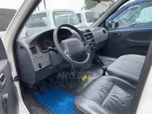 Toyota HiAce 2004 White