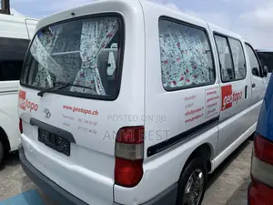 Toyota HiAce 2004 White
