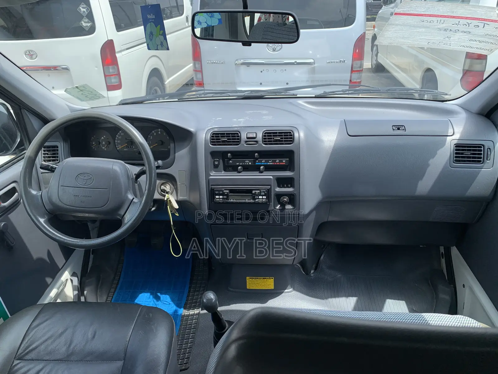 Toyota HiAce 2004 White