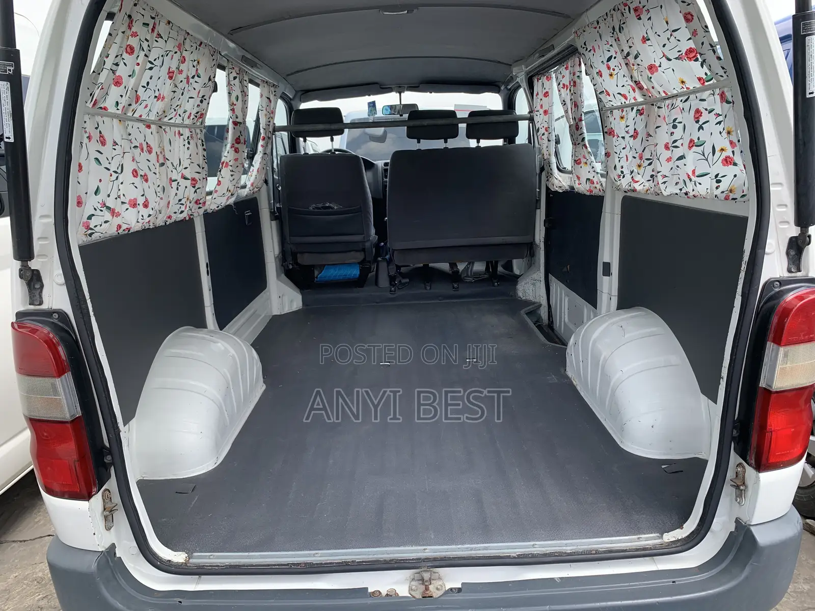 Toyota HiAce 2004 White
