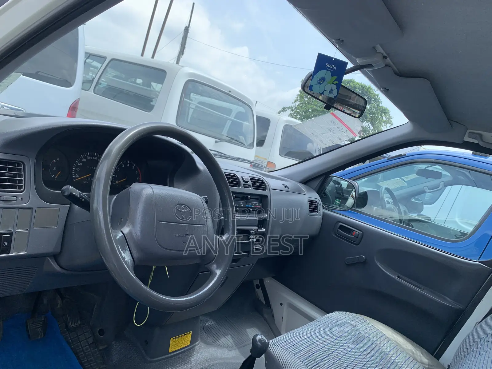 Toyota HiAce 2004 White