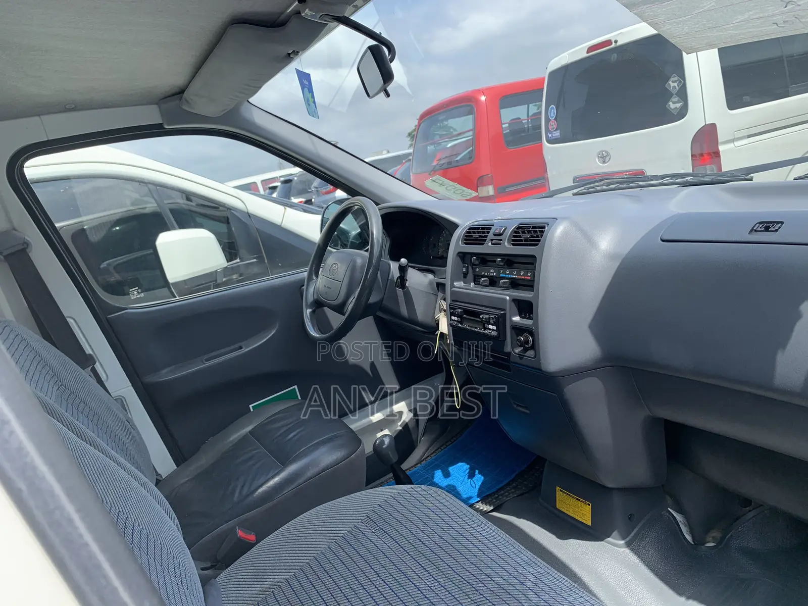 Toyota HiAce 2004 White