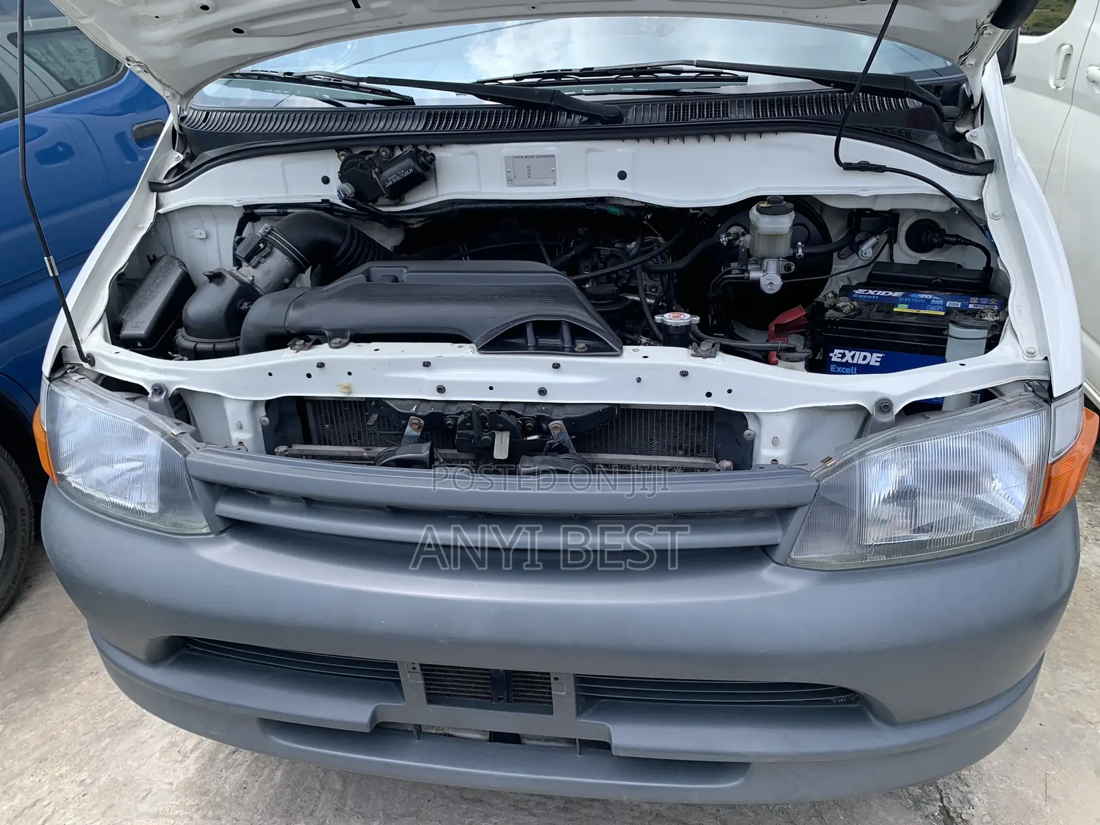 Toyota HiAce 2004 White