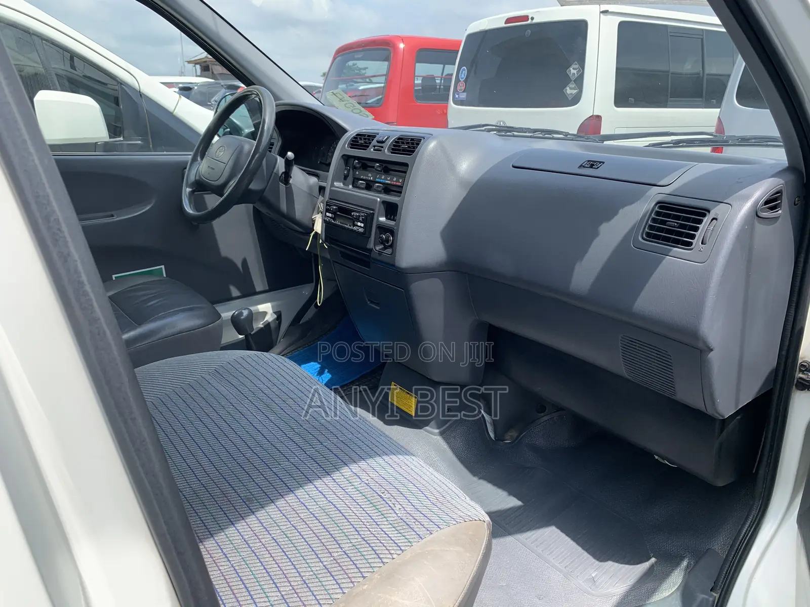 Toyota HiAce 2004 White