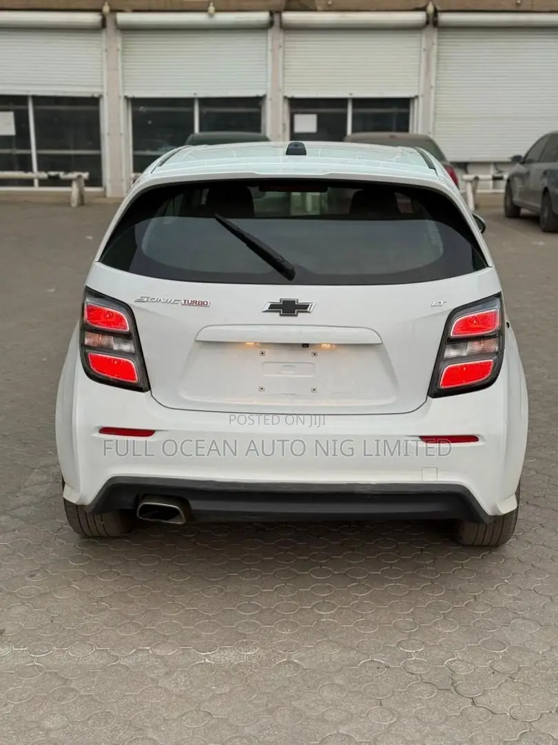 Chevrolet Sonic Premier 2018 White