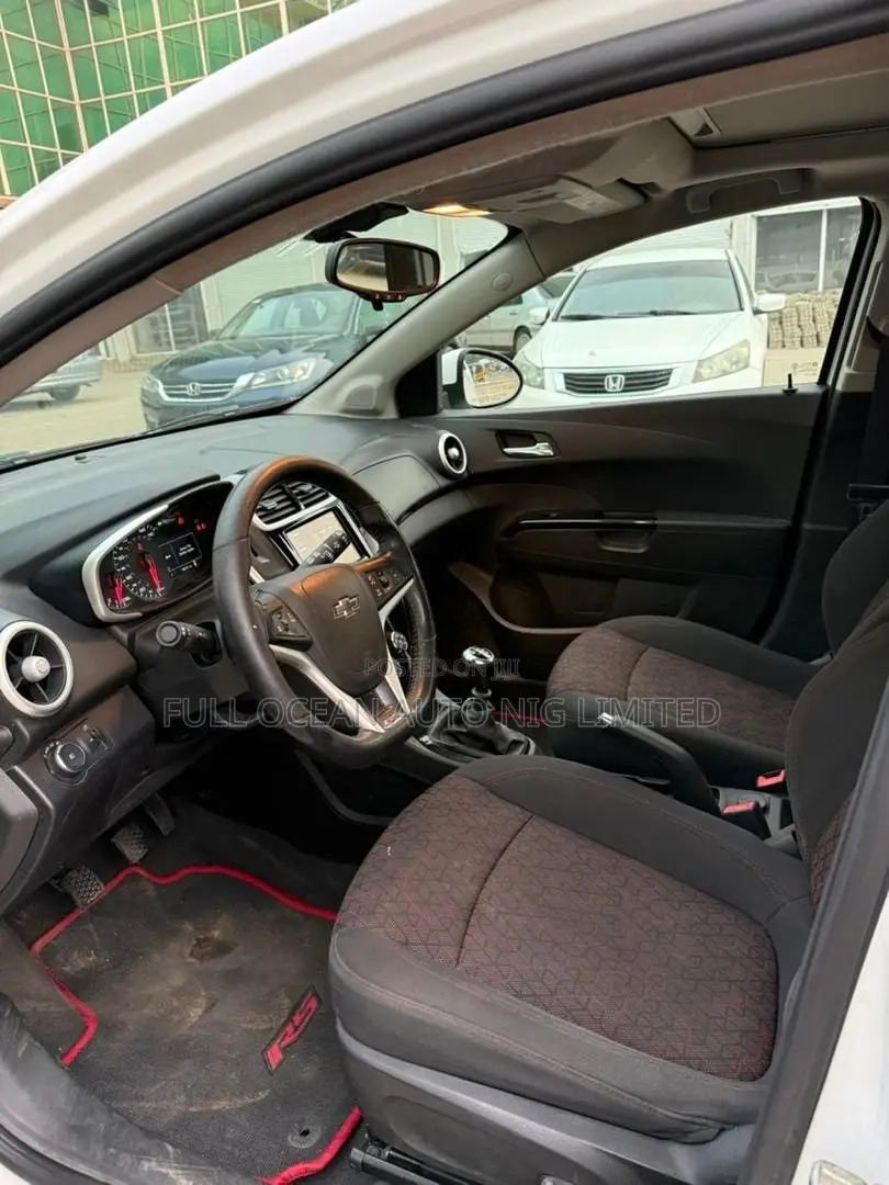 Chevrolet Sonic Premier 2018 White
