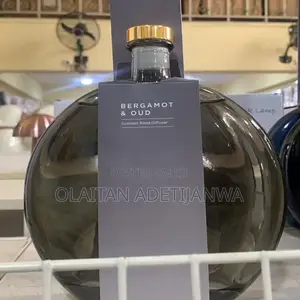 Scented Reed Diffuser Labeled Bergamot & Oud With a Gold-T