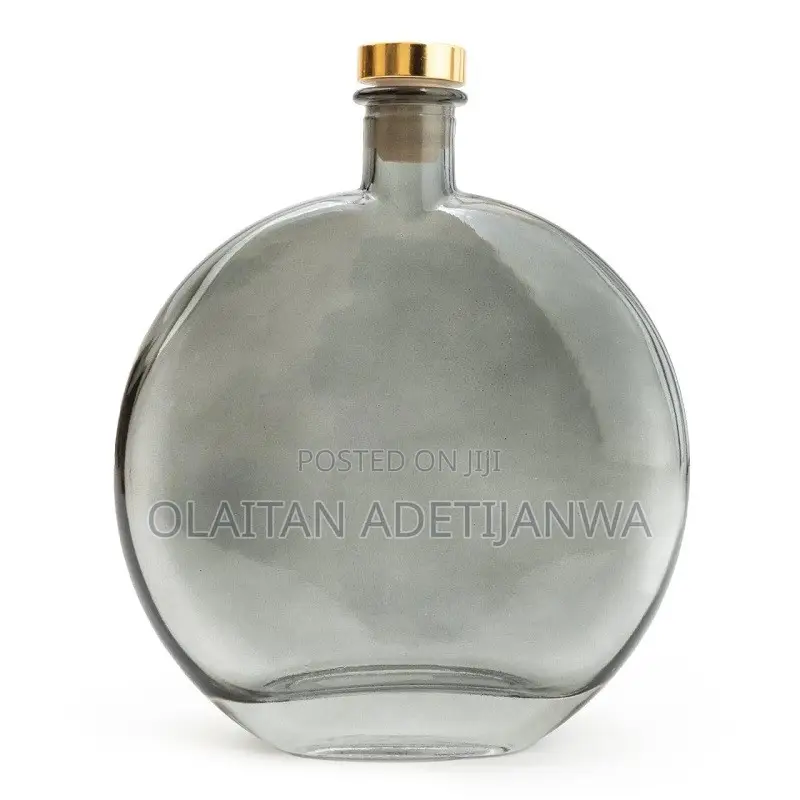 Scented Reed Diffuser Labeled Bergamot & Oud With a Gold-T