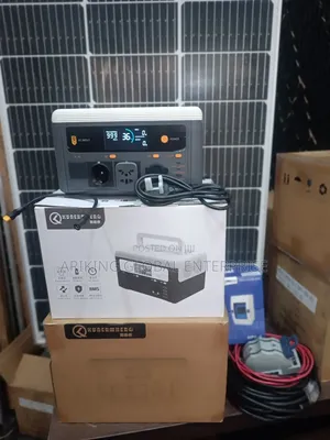 700W Portable Solar Generator With Solar Panel & Accessories