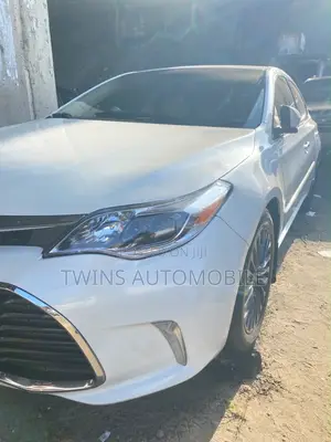 Toyota Avalon XLE Touring 4dr Sedan (3.5L 6cyl 6A) 2015 White