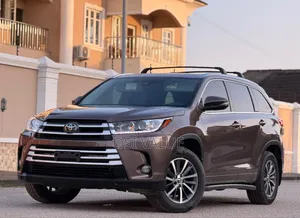 Toyota Highlander XLE 4x4 V6 (3.5L 6cyl 8A) 2017 Brown