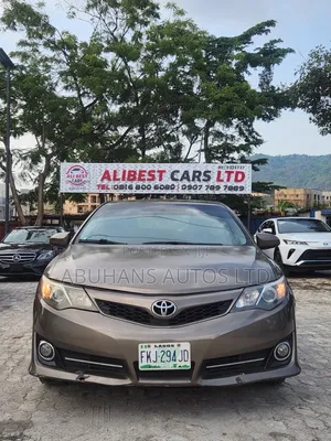 Toyota Camry LE 4dr Sedan (2.5L 4cyl 6A) 2014 Gold
