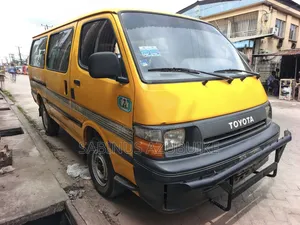 Toyota HiAce 2000 Yellow