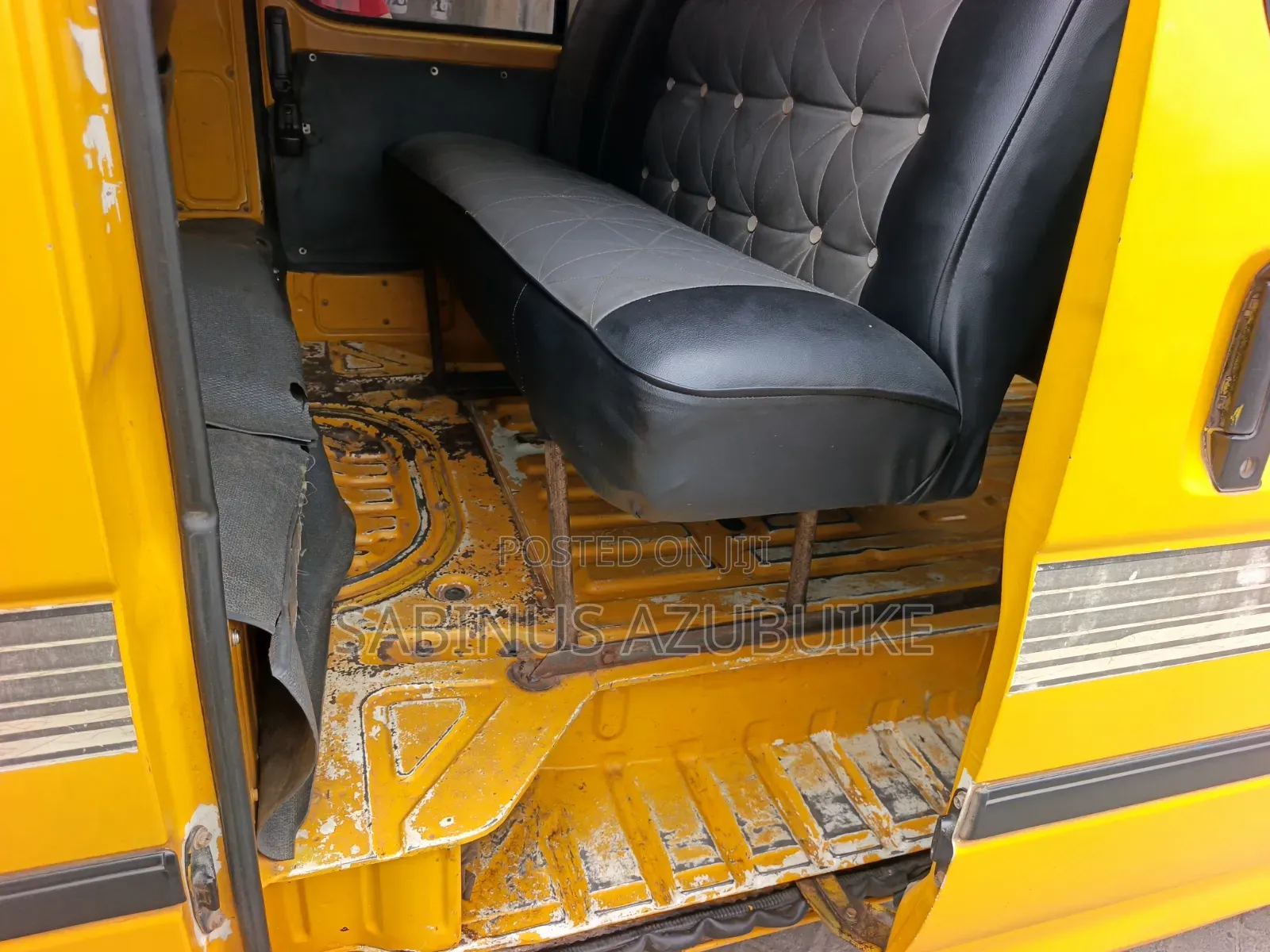 Toyota HiAce 2000 Yellow