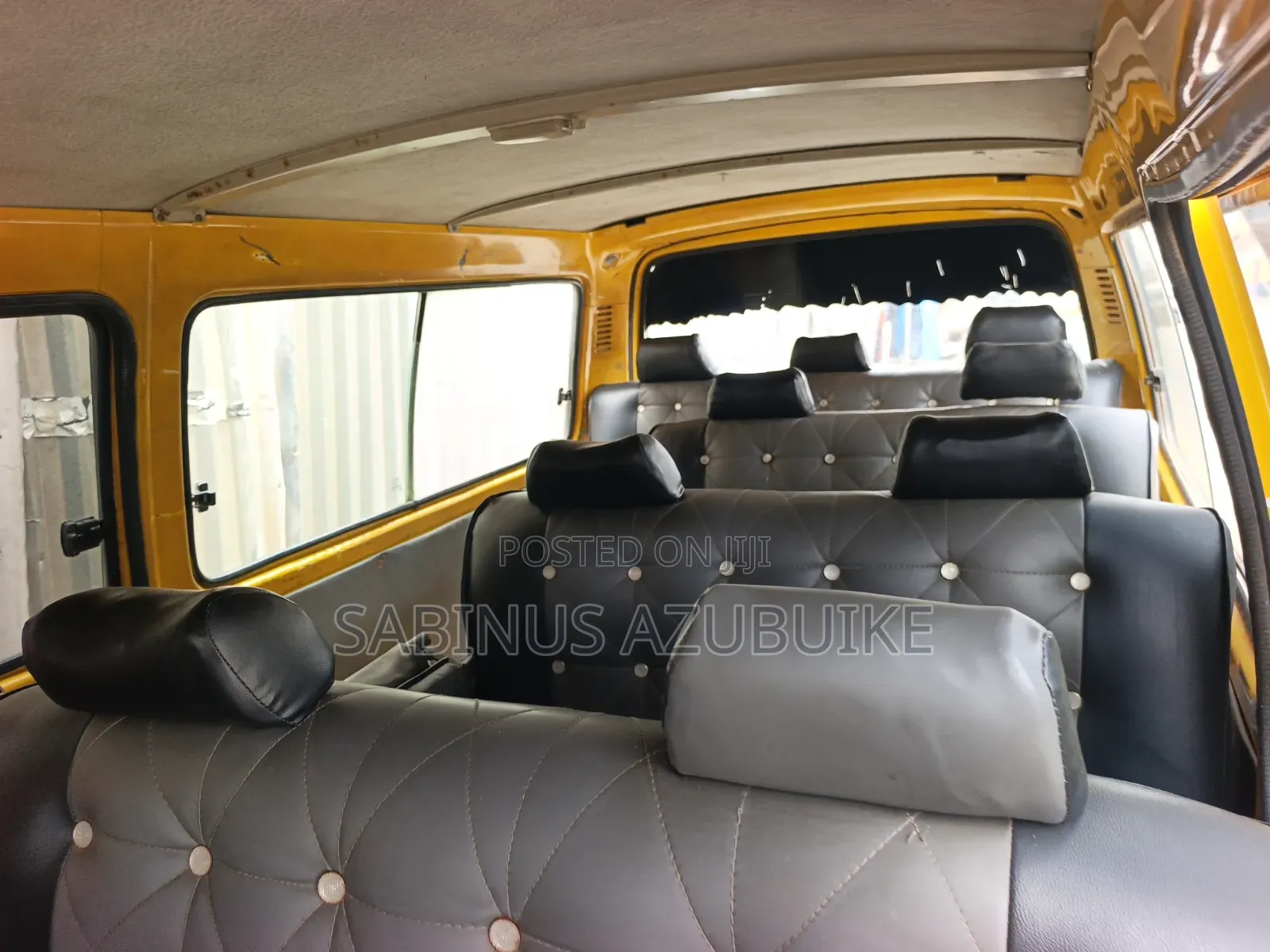 Toyota HiAce 2000 Yellow