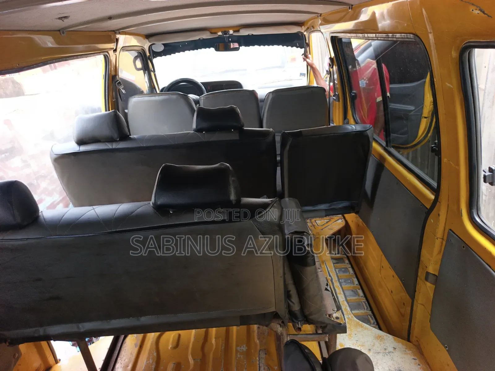 Toyota HiAce 2000 Yellow