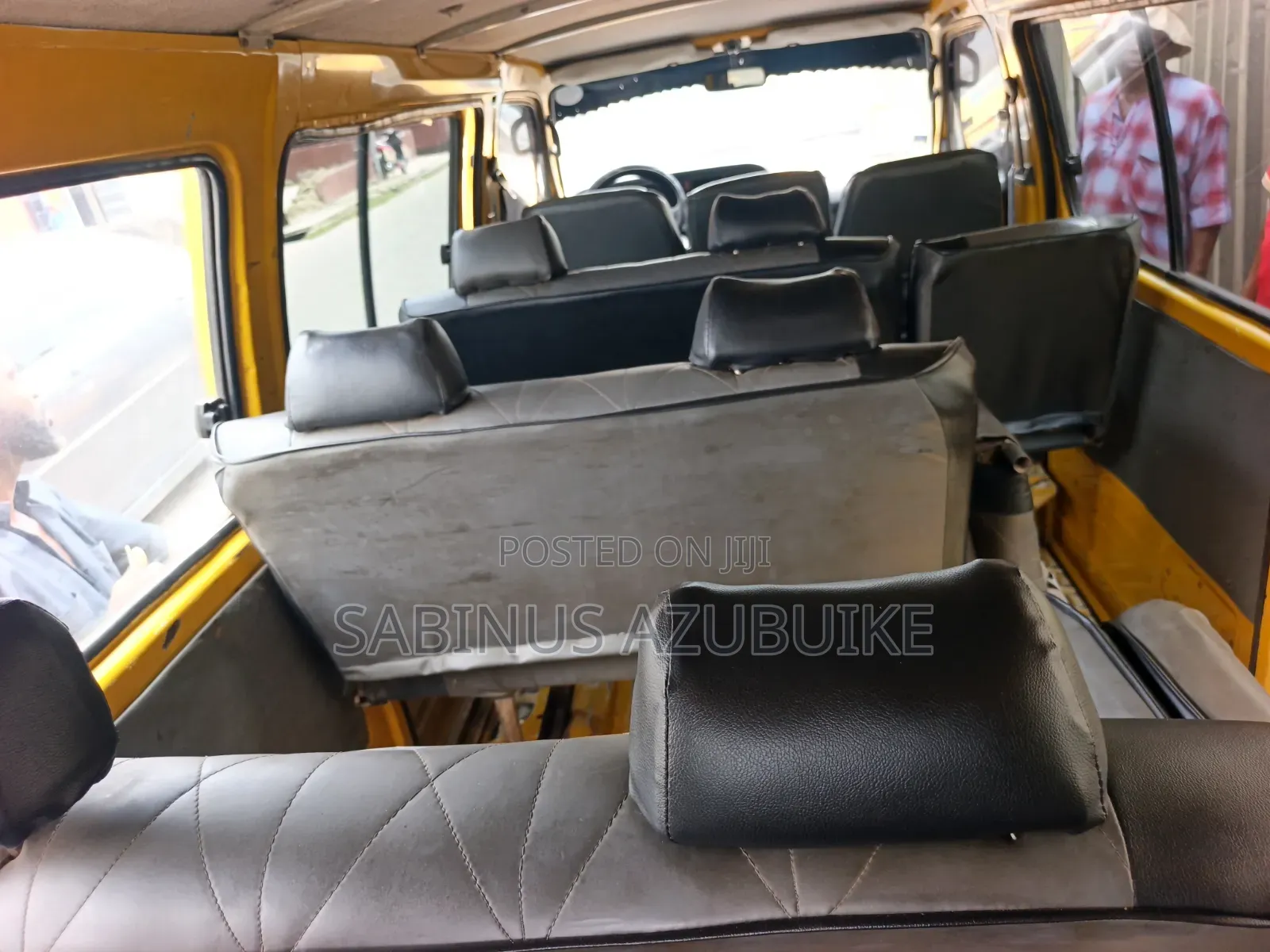 Toyota HiAce 2000 Yellow