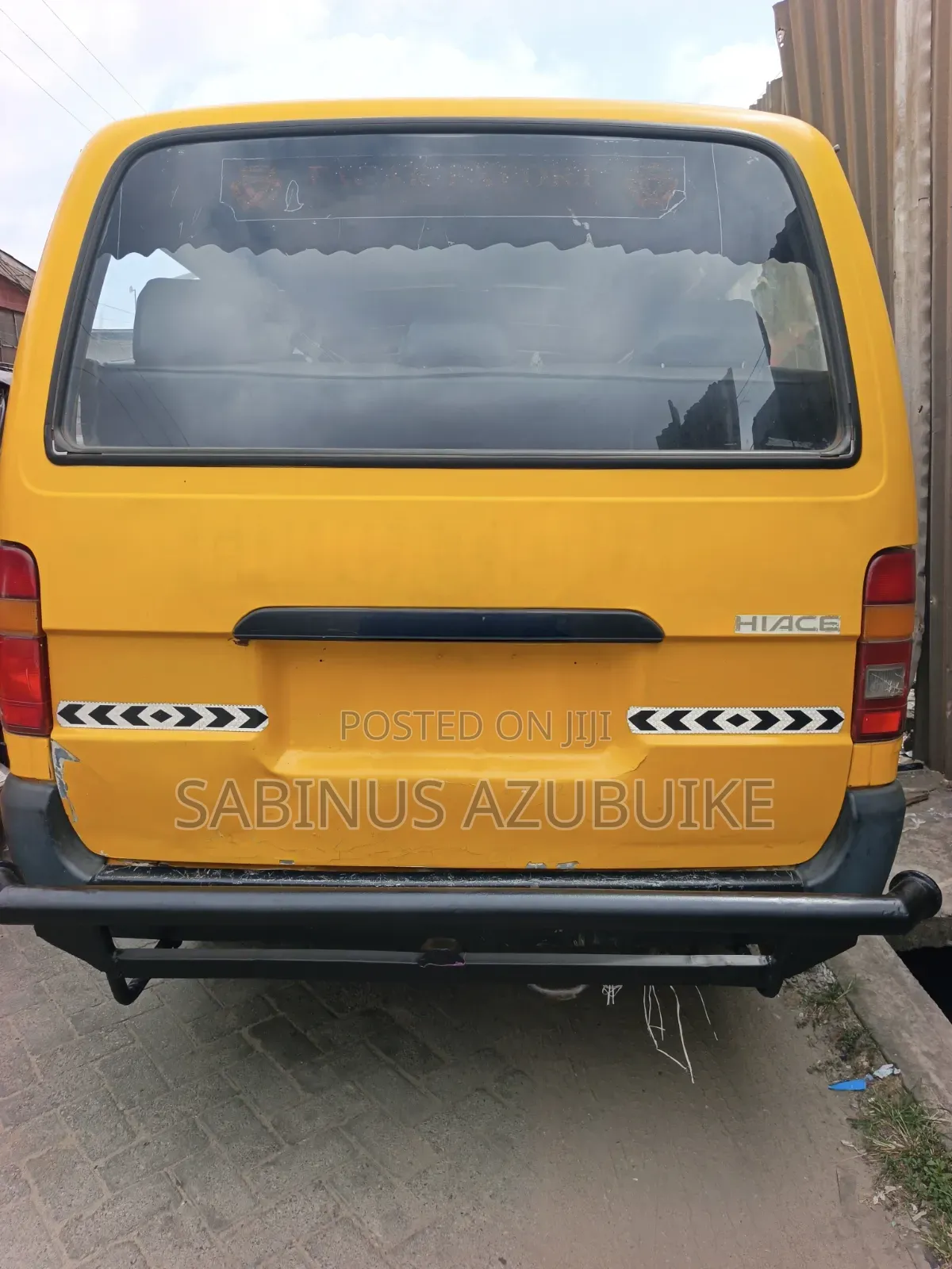 Toyota HiAce 2000 Yellow