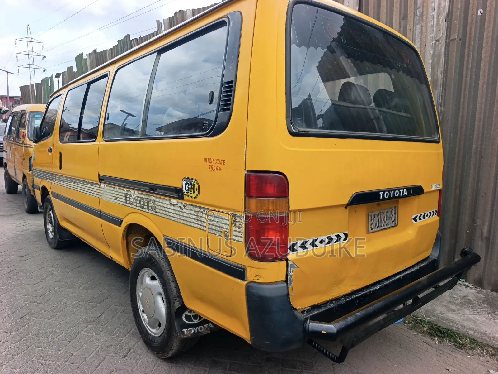 Toyota HiAce 2000 Yellow