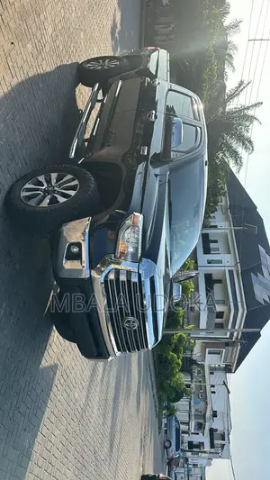 Toyota Tundra Limited 5.7L V8 4x4 Double Cab 6.6 ft. box 145.7 in. WB