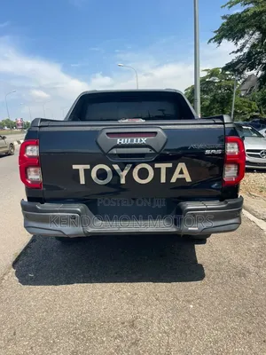 Toyota Hilux 2024 Black