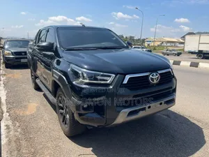 Toyota Hilux 2024 Black