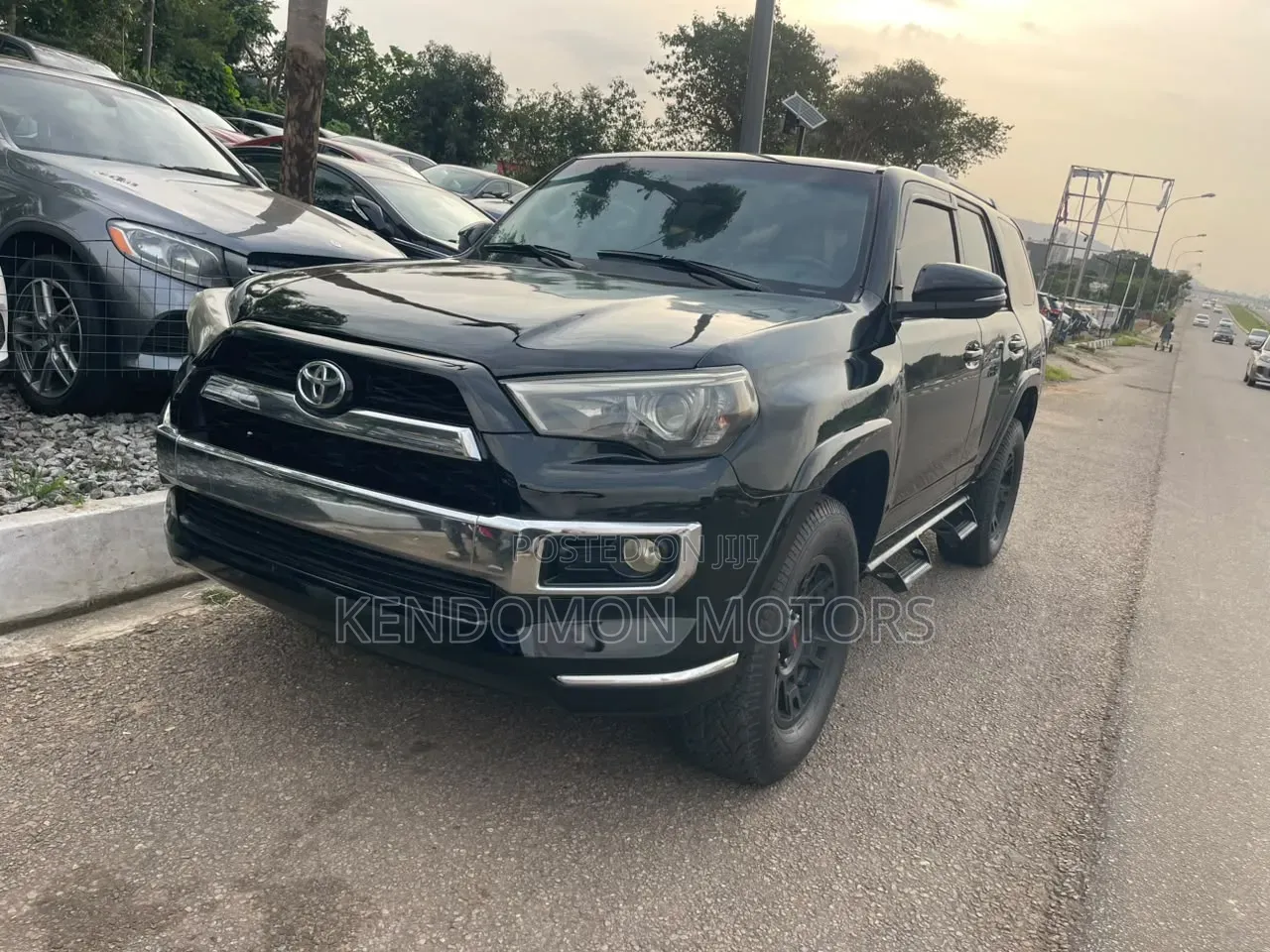 Toyota 4-Runner SR5 4x2 2018 Black