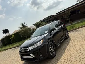 Toyota Highlander XLE 4x4 V6 (3.5L 6cyl 8A) 2018 Black
