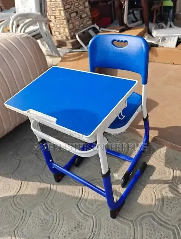 Quality Student Reading Table and Chairs