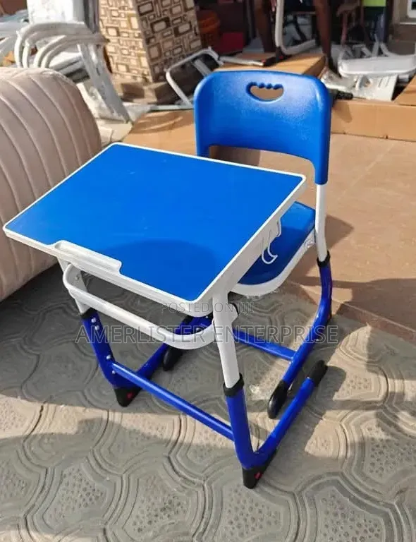 Quality Student Reading Table and Chairs