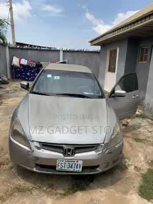 Honda Accord 2005 Silver