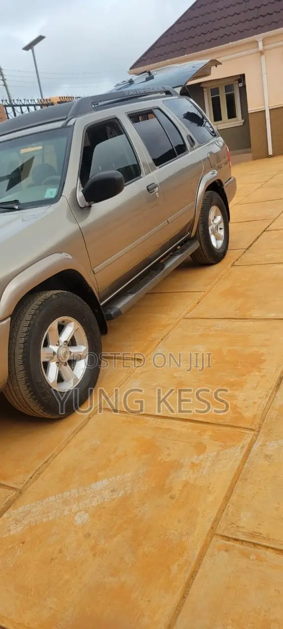 Nissan Pathfinder 2003 Silver