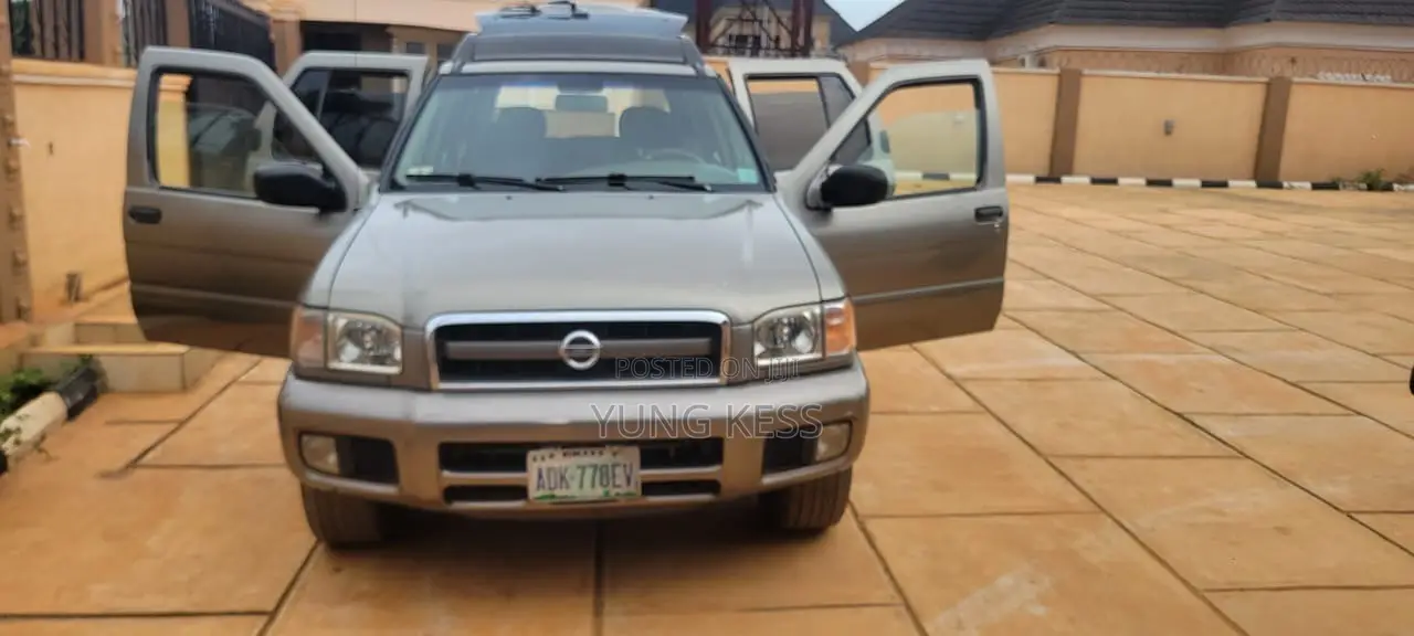 Nissan Pathfinder 2003 Silver