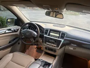 Mercedes-Benz M Class ML350 4MATIC 4dr SUV AWD (3.5L 6cyl 7A) 2014 Gray