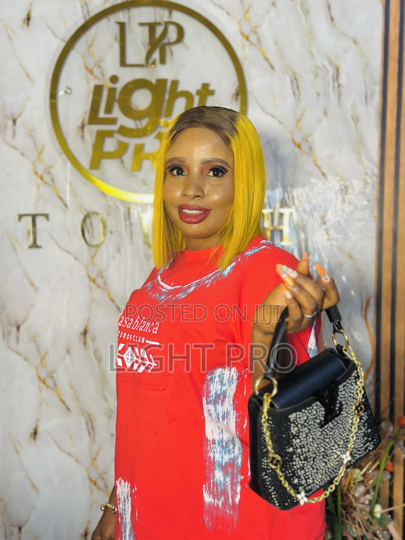 Light Pro Thrift Wigs