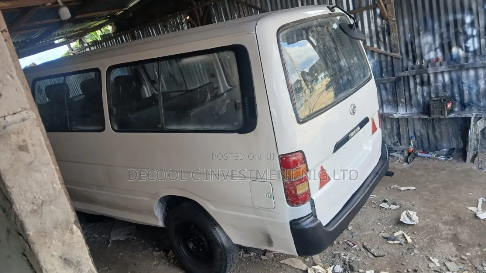 Toyota HiAce 2012 White