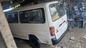 Toyota HiAce 2012 White