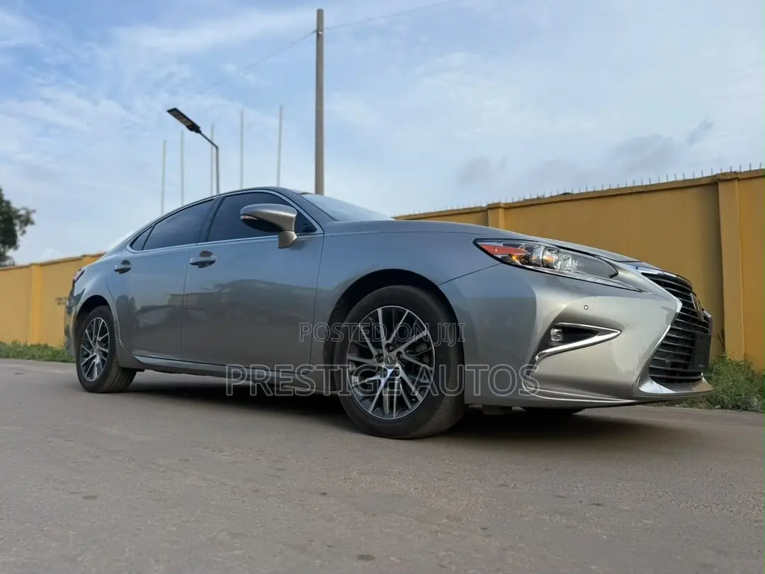 Lexus ES 2017 Silver