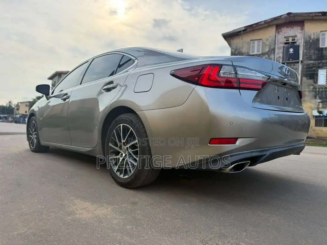 Lexus ES 2017 Silver