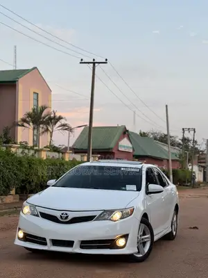 Toyota Camry SE 4dr Sedan (2.5L 4cyl 6A) 2013 White