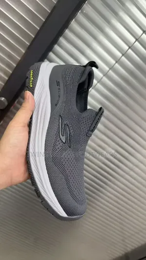 Sketchers Sports Wear