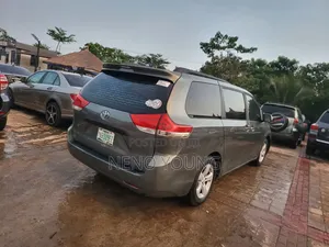 Toyota Sienna 2012 Gray